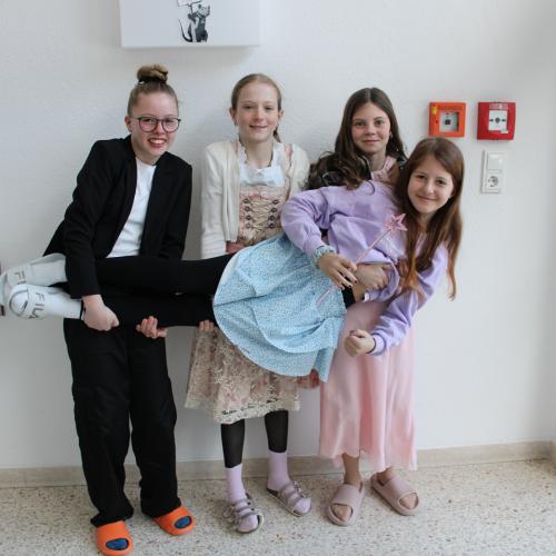 Motto Woche Freitag Overdressed