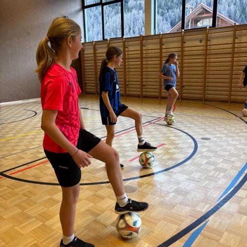 Fußball von Schülerinnen für Schülerinnen