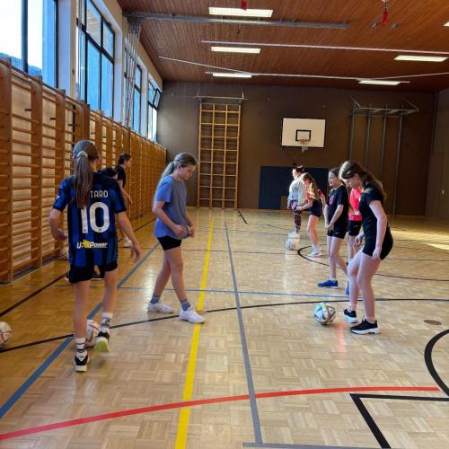 Fußball von Schülerinnen für Schülerinnen