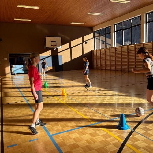 Fußball von Schülerinnen für Schülerinnen