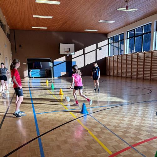 Fußball von Schülerinnen für Schülerinnen