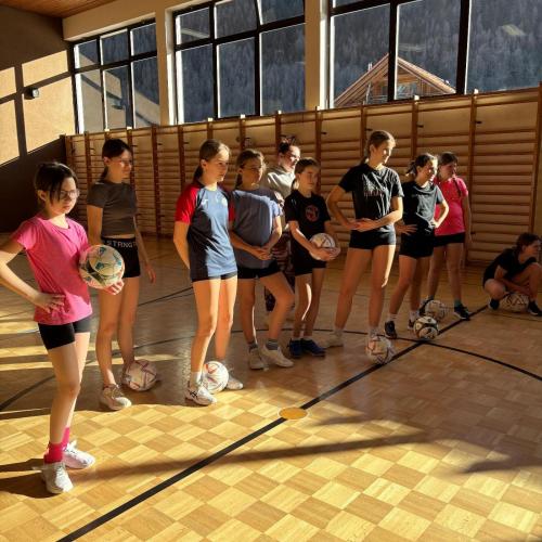 Fußball von Schülerinnen für Schülerinnen